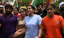 മെഡല്‍ നേടുമ്പോള്‍ ഒപ്പമിരുന്ന് ഭക്ഷണവും സ്‌നേഹവും പ്രശ്‌നം വരുമ്പോള്‍ നിശബ്ദത ; ഏറെ വേദനിപ്പിച്ചത് പ്രധാനമന്ത്രിയുടെ മൗനമെന്ന് സാക്ഷി മല്ലിക്