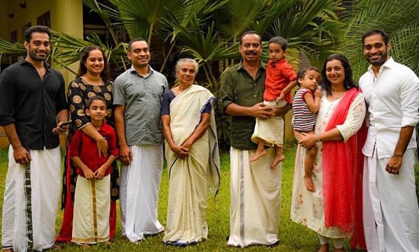 Akhil Sathyan with Family