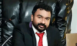 മോന്‍സണ്‍ മാവുങ്കല്‍ മുഖ്യമന്ത്രിയുടെയും പ്രധാനമന്ത്രിയുടെയും ഓഫീസുകളിലും ബന്ധമുണ്ടാക്കാന്‍ നോക്കി ; മുന്‍ ഡ്രൈവറുടെ ആരോപണം