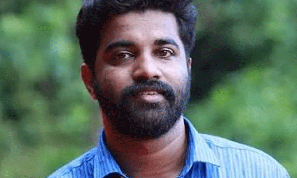 ആര്‍ഷോയ്ക്ക് ആദ്യ സെമസ്റ്ററില്‍ ഒരു വിഷയത്തിന് 100 മാര്‍ക്ക് ; രണ്ടാം സെമസ്റ്ററില്‍ അതേ വിഷയത്തിന് പൂജ്യം; മഹാരാജാസിലെ പരീക്ഷ അന്വേഷിക്കണമെന്ന് ഗവര്‍ണര്‍ക്ക് നിവേദനം