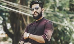 ചില വരികള്‍ പാടുമ്പോള്‍ കണ്ണ് നിറയാറുണ്ട്; വിജയ് യേശുദാസ്


