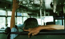 മദ്യപിച്ച് ബസ് ഓടിച്ചു ,പിന്നാലെ ബസിന്റെ നിയന്ത്രണം നഷ്ടപ്പെട്ടു,  സിഐഎസ്എഫ് ഓഫീസറുടെ ഇടപെടലില്‍ രക്ഷപ്പെട്ടത് 55 ജീവനുകള്‍

