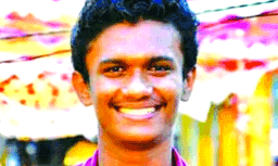 വ്യാജ സര്‍ട്ടിഫിക്കറ്റിന് മുന്‍ എസ്എഫ്‌ഐ നേതാവിന് രണ്ടുലക്ഷം നല്‍കി? ഇയാളെ നാട്ടിലെത്തിക്കാന്‍ പോലീസ് ; നിഖില്‍ മുങ്ങിയത് സിപിഎം നേതാവായ അഭിഭാഷകന്റെ കാറില്‍ 