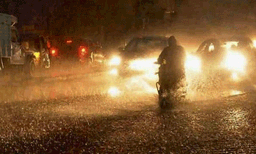 സംസ്ഥാനത്തെ എല്ലാ ജില്ലകളിലും ഇന്ന് രാത്രി വ്യാപകമായ മഴയ്ക്ക് സാധ്യത