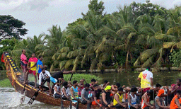 ഓളപ്പരപ്പിന് തീപിടര്‍ത്തി  ജലരാജാക്കന്മാരുടെ പോരാട്ടം;കുട്ടനാടിനെ ത്രസിപ്പിച്ച് ചമ്പക്കുളം മൂലം വള്ളംകളിയുടെ ട്രയൽസ്