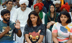 ഗുസ്‌തി താരങ്ങൾക്ക് വിദേശ പരിശീലനത്തിന് അനുമതി; കേന്ദ്ര കായികമന്ത്രാലയം