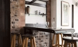 തേനീച്ചക്കൂട്ടത്തിന്റെ അപ്രതീക്ഷിത ആക്രമണം: സ്‌കോട്ട്‌ലന്‍ഡില്‍ ബാര്‍ അടച്ചുപൂട്ടി 