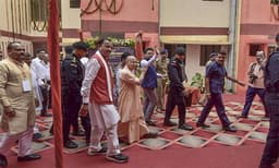 കൊള്ളത്തലവന്‍ അതിഖ് അഹമ്മദില്‍ നിന്ന് പിടിച്ചെടുത്ത ഭൂമിയില്‍ 76 നിര്‍ധനര്‍ക്ക് പാര്‍പ്പിടമൊരുക്കി യോഗി ആദിത്യനാഥ്