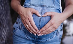 ഗര്‍ഭകാലഘട്ടത്തില്‍ അതിതീവ്രമായി ഛര്‍ദ്ദിക്കേണ്ടി വന്നു ; യുവതിയുടെ വായിലെ പല്ല് മുഴുവന്‍ നഷ്ടപ്പെട്ടു