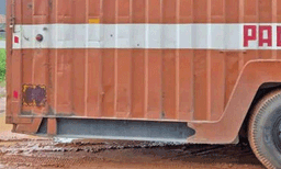 എഐ ക്യാമറയുടെ കണ്ണ് വെട്ടിക്കാന്‍ ഗ്രീസ് വച്ച്  നുറുക്കുവിദ്യ ;  പിഴയിട്ട് എംവിഡി