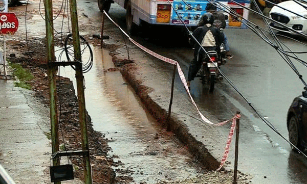 പത്തനംതിട്ട നഗരത്തിലെ പൈപ്പ് മാറ്റി സ്ഥാപിക്കൽ; പണി മുടക്കിയ കരാറുകാരനെ പുറത്താക്കി ജല അതോറിറ്റി