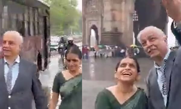 Elderly couple recreating the famous song Rimjhim Gire Saawan (Image Source: Twitter)