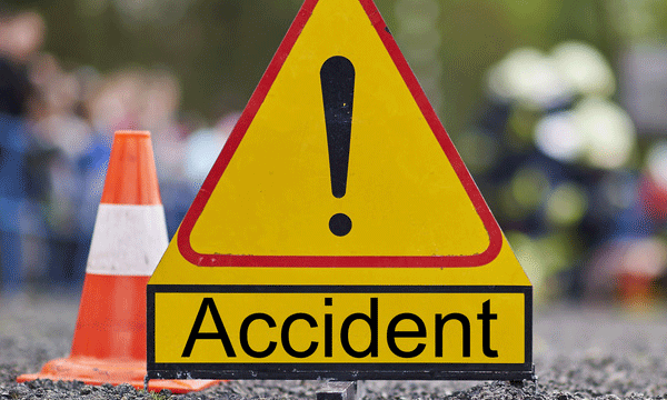 മിനിലോറിയുമായി കൂട്ടിയിടിച്ചു ബസ് തലകീഴായി മറിഞ്ഞു; ഒരാള്‍ മരണമടഞ്ഞു, 24 പേര്‍ക്ക് പരിക്ക് 