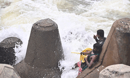 അപകടമുണ്ടാകുമ്പോള്‍ വാഗ്ദാനപ്പെരുമഴ; തിരിഞ്ഞുനോക്കുന്നത് വേറൊന്ന് ഉണ്ടാകുമ്പോള്‍,  നഷ്ടമായത് 30 ജീവന്‍: മുതലപ്പൊഴി; വാഗ്ദാന ലംഘനങ്ങളുടെ'അപകടപ്പൊഴി'