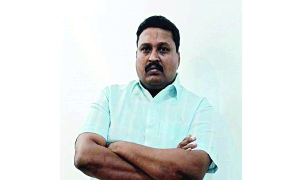 പേപ്പര്‍ തിരുകിക്കയറ്റി എ.ടി.എം. മെഷീന്‍ ബ്ലോക്കാക്കും ; സഹായിക്കാനെന്ന് പറഞ്ഞ് പിന്‍നമ്പര്‍ മനസ്സിലാക്കും  എടിഎംകാര്‍ഡ് തന്ത്രത്തില്‍ തട്ടിയെടുത്ത് പണം തട്ടുന്നയാള്‍ പിടിയില്‍