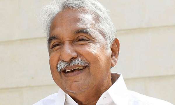 പാറിപ്പറന്ന മുടി, കീറിയ ഷര്‍ട്ട്... സമയത്തിന് ഭക്ഷണമില്ല ; ജനകീയ പ്രശ്‌നമാണെങ്കില്‍ ഏതുസമയത്തും ഉമ്മന്‍ചാണ്ടി റെഡി ; സുനാമി ദുരന്ത സമയത്ത് മന്ത്രിസഭായോഗം വിളിച്ചത് പുലര്‍ച്ചെ ഒരു മണിക്ക്    