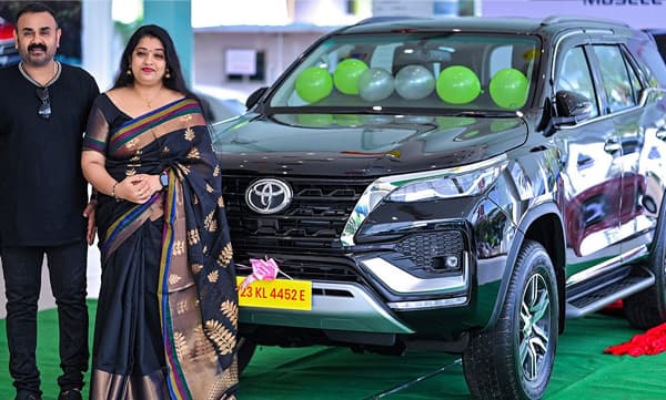 50ലക്ഷത്തിന്റെ ടൊയോട്ട ഫോര്‍ച്യൂണര്‍ എസ്യുവി സ്വന്തമാക്കി നടന്‍ ഷാജു ശ്രീധര്‍
