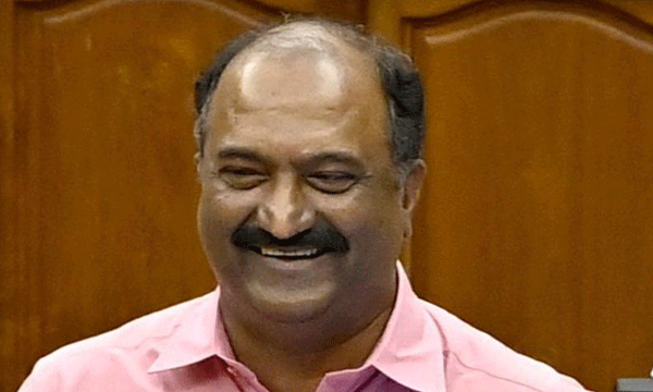മുണ്ടു മുറുക്കിയുടുക്കുമ്പോള് അധികചെലവുമായി ഓണമെത്തുന്നു ; കേരളത്തിന് ഉത്സവക്കാലം കടത്തിവിടാന് 8000 കോടിയെങ്കിലൂം വേണം