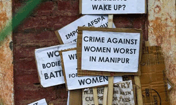 'അവര്‍ കയറിവന്നത് ഇവിടെ ജോലി ചെയ്യുന്ന കൂകി സ്ത്രീകള്‍ എവിടെയെന്ന് ചോദിച്ചു കൊണ്ട് ; നീതി കിട്ടാതെ മണിപ്പൂരില്‍ കൊല്ലപ്പെട്ട യുവതികളുടെ ബന്ധുക്കള്‍ 