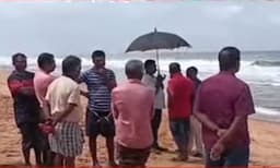തുമ്പയില്‍ വള്ളം മറിഞ്ഞ് ഒരാളെ കാണാതായി