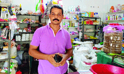 പത്രങ്ങളില്‍ ചിത്രങ്ങള്‍ കണ്ടപ്പോള്‍ രാജേഷിന് തോന്നിയ സംശയം പോലീസിനെ വിളിച്ചറിയിച്ചു ; കൊന്നു കുഴിച്ചുമൂടിയെന്നു കരുതിയ നൗഷാദിനെ തിരിച്ചുകൊണ്ടുവന്നത് ഇങ്ങിനെ 