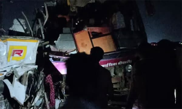 മഹാരാഷ്ട്രയില്‍ ബസുകള്‍ കൂട്ടിയിടിച്ച് ആറ് പേര്‍ കൊല്ലപ്പെട്ടു; 20 പേര്‍ക്ക് പരിക്ക് 