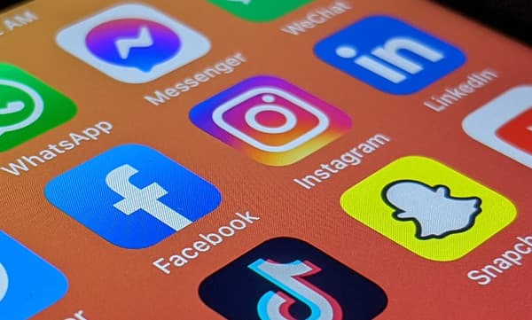 നമുക്ക് ഫേസ്‌ബുക്ക് വായിച്ചു "ഇൻസ്റ്റാ" ഗ്രാമത്തിൽ ചെന്ന് രാപ്പാർക്കാം