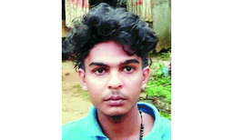 ബൈക്കിടിച്ചു വിദ്യാര്‍ഥിനി മരിച്ച സംഭവം: ഡിസ്ചാര്‍ജ്ജ് ചെയ്ത പ്രതിയെ അറസ്റ്റ് ചെയ്തു ; കോളജ് കവാടത്തില്‍ വിദ്യാര്‍ഥികള്‍ തമ്പടിച്ചതിനാല്‍ ​തെളിവെടുപ്പിന് കൊണ്ടുപോകാനാകാതെ ​പോലീസ് 