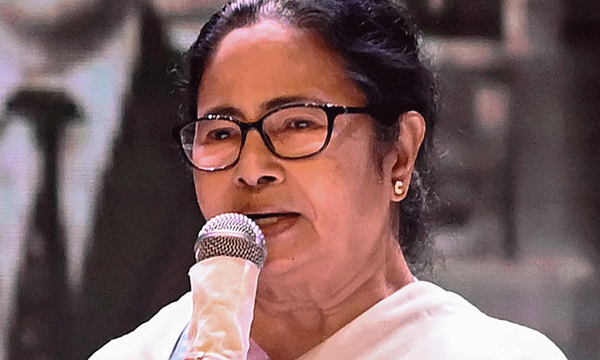 ദളിതുകളേയും ആദിവാസികളെയും ന്യൂനപക്ഷങ്ങളേയും പീഡിപ്പിക്കും ; ഭീകരത സൃഷ്ടിക്കല്‍ ബിജെപിയുടെ പാരമ്പര്യമെന്ന് മമത 