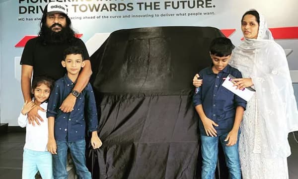 എംജിയുടെ കുഞ്ഞന്‍ ഇലക്ട്രിക് കാര്‍ കോമെറ്റ് സ്വന്തമാക്കി മലയാളത്തിന്റെ യുവ സംവിധായകന്‍
