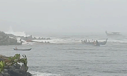 മുതലപ്പൊഴിയിൽ നിന്ന് മത്സ്യബന്ധനത്തിന് പോയ വള്ളം അപകടത്തിൽ; സഹായം തേടി മത്സ്യത്തൊഴിലാളികൾ