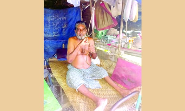 ചിത്രഭാനുവിന്റെ സ്വപ്‌നങ്ങള്‍ കയറില്‍ തൂങ്ങാന്‍ തുടങ്ങിയിട്ട്‌ രണ്ടുവര്‍ഷം , ജീവിതം വഴിമുട്ടിയ അംഗപരിമിതന്‍ ചികിത്സാ സഹായം തേടുന്നു
