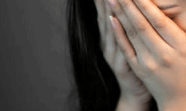 12 വയസ്സുകാരിയോടെ 20 കാരന്റെ പ്രണയാഭ്യര്‍ത്ഥന ; നിരസിച്ചപ്പോള്‍ മാതാവിന്റെ മുന്നിലിട്ട് കുത്തിക്കൊന്നു