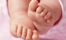 അഞ്ച് ദിവസമുള്ള കുഞ്ഞിന് അമിത വാക്‌സിന്‍ നല്‍കിയ സംഭവം; നഴ്‌സിന് സസ്‌പെന്‍ഷന്‍