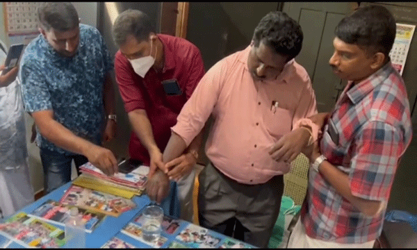 സര്‍വീസ് റെഗുലെറെസ് ചെയ്തു കൊടുക്കാന്‍ എഇഒ യുടെ പേരില്‍ അദ്ധ്യാപകയില്‍ നിന്നും 10,000  വാങ്ങി ; എല്‍പി സ്‌കൂള്‍ ഹെഡ്മാസ്റ്ററെയും എഇഒ യെയും സസ്‌പെന്റ് ചെയ്തു