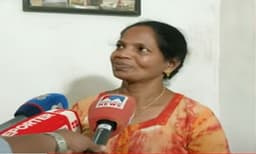 ഉമ്മന്‍ ചാണ്ടി ചെയ്ത സഹായം ചാനലുകളോട് പ്രതികരിച്ചു; മൃഗാശുപത്രി താത്ക്കാലിക ജീവനക്കാരിക്ക് ജോലി പോയി