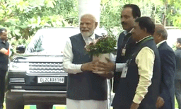 ശാസ്ത്രനേട്ടത്തില്‍ അഭിമാനം: ചാന്ദ്രയാന്‍ ശാസ്ത്രജ്ഞരെ അഭിനന്ദിച്ച് പ്രധാനമന്ത്രി; ഐഎസ്ആര്‍ഒ യില്‍ സന്ദര്‍ശനം നടത്തുന്നു