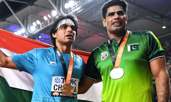 നീരജ് ചോപ്രായുടെ വീഡിയോകള്‍ കണ്ടു, പരിശീലിച്ചു ; പാക് താരം അര്‍ഷദ് നദീം ലോക അത്‌ലറ്റിക് ചാംപ്യന്‍ഷിപ്പില്‍ വെള്ളി ; താരമാക്കി വളര്‍ത്തിയത് 400 രൂപ ദിവസക്കൂലിയുള്ള അമ്മാവന്‍ 