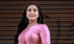 നടിയെക്കാണാന്‍ കൊച്ചിയില്‍ എത്തിയത് പത്തു തവണ ; സച്ചിന്‍ സാവന്ത് തന്റെ കുടുംബസുഹൃത്താണെന്നു സമ്മതിച്ച് നവ്യ ; മലയാളസിനിമയില്‍ മറ്റു ചിലരുമായും ഇയാള്‍ക്ക് ബന്ധം