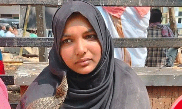 ശസ്ത്രക്രിയക്കിടെ കത്രിക കുടുങ്ങിയ കേസ് ; ഹര്‍ഷിന സമരം അവസാനിപ്പിക്കുന്നു, തീരുമാനം പ്രതിപ്പട്ടിക സമര്‍പ്പിച്ച സാഹചര്യത്തില്‍
