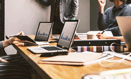 അമ്മയുടെ മരണത്തെത്തുടര്‍ന്ന് ലീവ് ചോദിച്ചതിന് ജോലിയില്‍ നിന്ന് പുറത്താക്കി: വൈറലായി യുവാവിന്റെ പോസ്റ്റ് 

