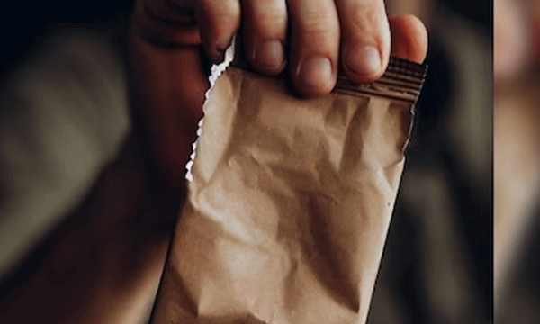 പട്ടിയ്ക്ക് കൊടുക്കാന്‍ എടുത്തപ്പോള്‍ പാക്കറ്റില്‍ ഒരു ബിസ്‌ക്കറ്റ് കുറവ് ; ഉപഭോക്താവ് കോടതിയില്‍ പോയി ; ബിസ്‌ക്കറ്റ് കമ്പനിയ്ക്ക് 1200 ഡോളര്‍ പിഴ...!!