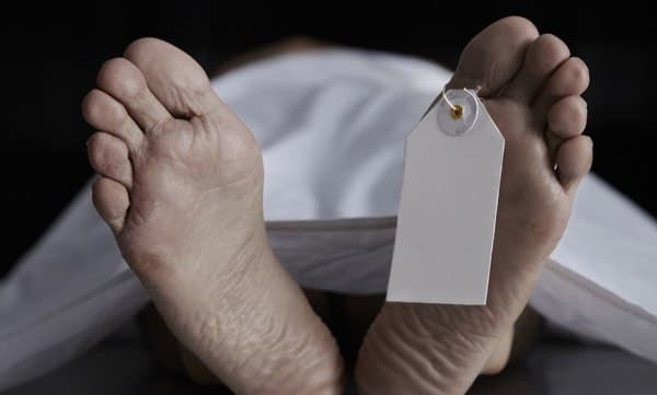 കുടിവെള്ളമെന്ന് കരുതി ബാറ്ററിയിലെ വെള്ളം മദ്യത്തിലൊഴിച്ച് കുടിച്ച നിര്‍മാണത്തൊഴിലാളി മരിച്ചു