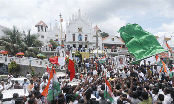 തൃക്കാക്കരയും പുതുപ്പള്ളിയും തിരിച്ചടിച്ചു ; മന്ത്രിസഭ പുന:സംഘടന പരീക്ഷിച്ചേക്കും ; വകുപ്പുകളിലും മാറ്റം വരുമെന്ന് അഭ്യൂഹം
