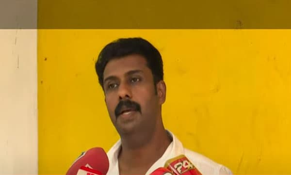 ഇ.പി ജയരാജന്‍ തന്നെ വിളിപ്പിച്ചു കൂടിക്കാഴ്ച നടത്തി; വിവാദം കത്തിച്ചുവിടണമെന്ന് ആവശ്യപ്പെട്ടു: ഫെനി ബാലകൃഷ്ണന്‍