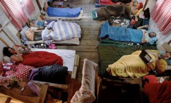 ഇരിക്കാനോ നില്‍ക്കാനോ പാടില്ല: ഏറ്റവും വലിയ മടിയനെ കണ്ടെത്താന്‍ വിചിത്ര മത്സരവുമായി ഒരു നഗരം 
