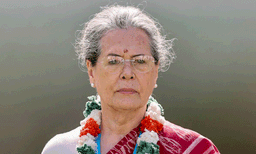 സ്ത്രീകള്‍ക്ക് മാസം 2,500 രൂപ, 500 രൂപയ്ക്ക് ഗ്യാസ്, സൗജന്യ വൈദ്യുതി ; തെലുങ്കാനയില്‍ 6 പ്രഖ്യാപനങ്ങള്‍ നടത്തി സോണിയ