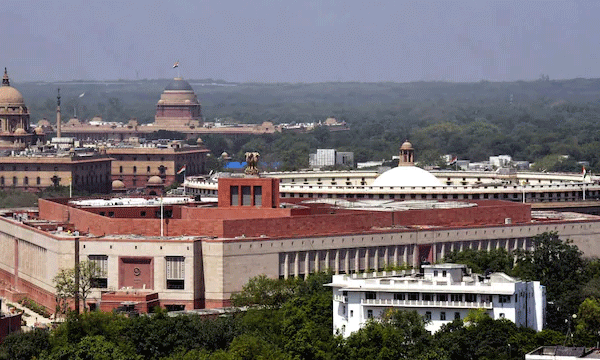 ഇന്നു പുതിയ പാര്‍ലമെന്റ് മന്ദിരത്തിലേക്ക്...; പഴയ കെട്ടിടം പൊളിക്കില്ല, പുന:ക്രമീകരിക്കും