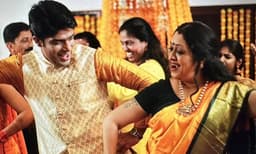 ചില ബന്ധങ്ങള് മഴവില്ലിനേക്കാള് മനോഹരങ്ങളാണ്; മരുമകന് പിറന്നാള് ആശംസയുമായി ഊര്മിള ഉണ്ണി