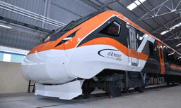 രണ്ടാം വന്ദേഭാരത് ട്രെയിന്‍ തലസ്ഥാനത്തെത്തി ; പുലര്‍ച്ചെ 4.30 ന് കൊച്ചുവേളിയില്‍ എത്തി, ഞായറാഴ്ച ആദ്യ സര്‍വീസ്